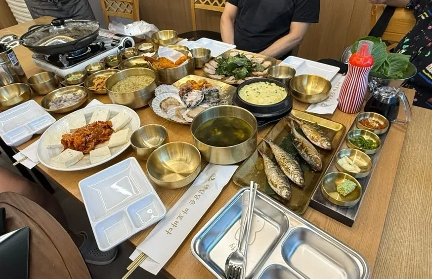 Full table spread of the signature set for four