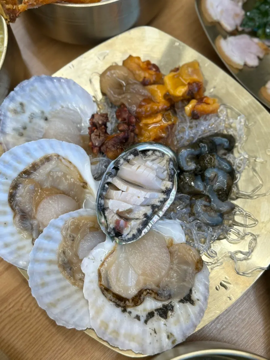 Seafood platter with abalone and scallop sashimi