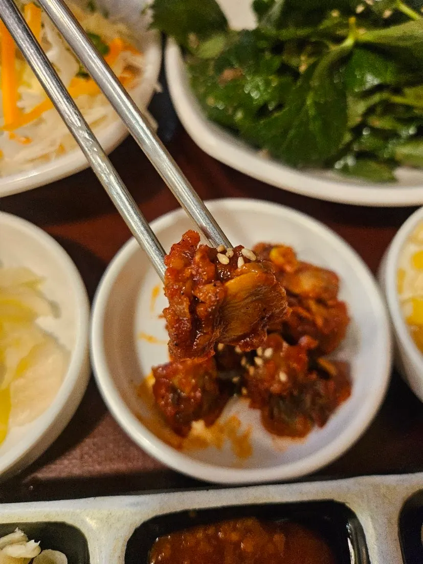 기본 찬으로 나온 꼬막