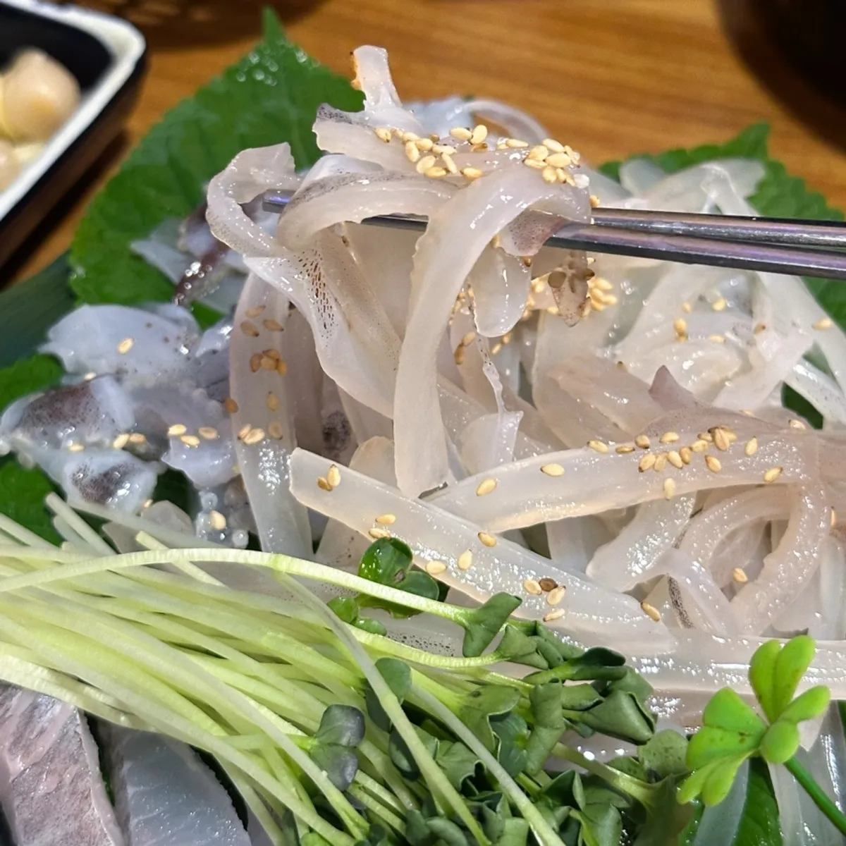 麻浦区庁駅の刺身店マポパムバダの旬の生イカ刺身
