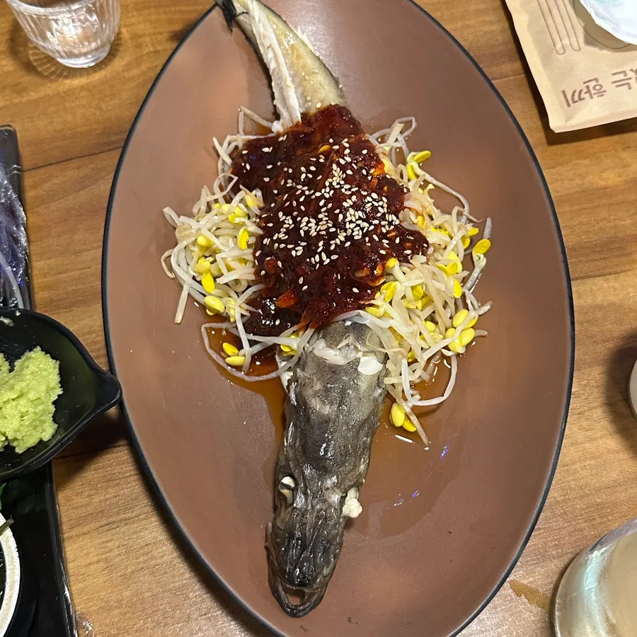 さっぱりしたムルェとチャムナムル和えなどの付け合わせ