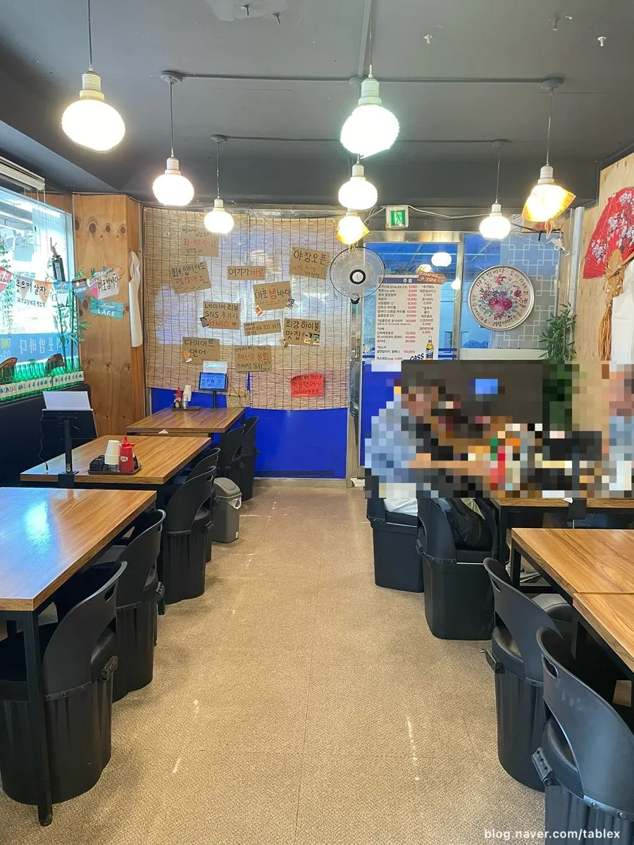 Interior of Mapo Bamdada with about 7-8 tables
