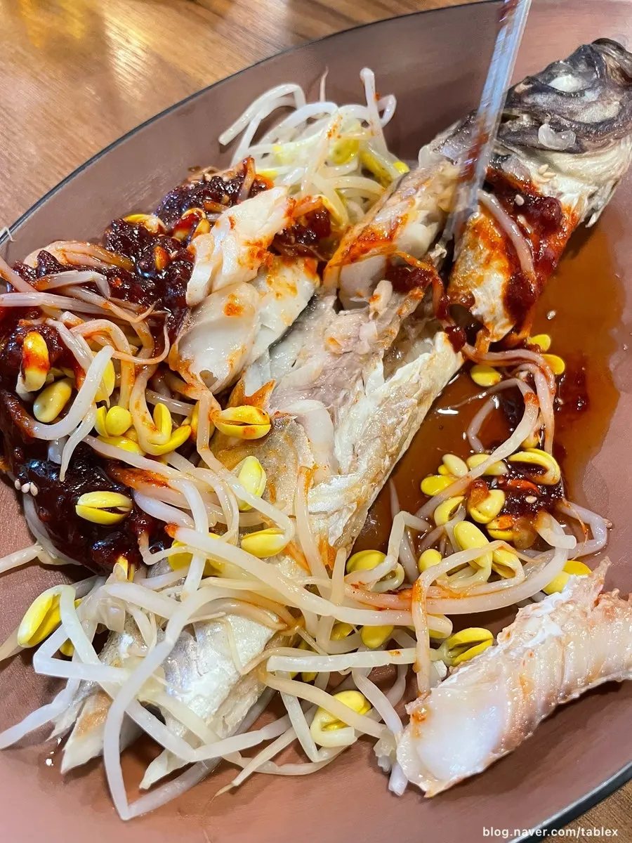Spicy-seasoned braised kodari meat
