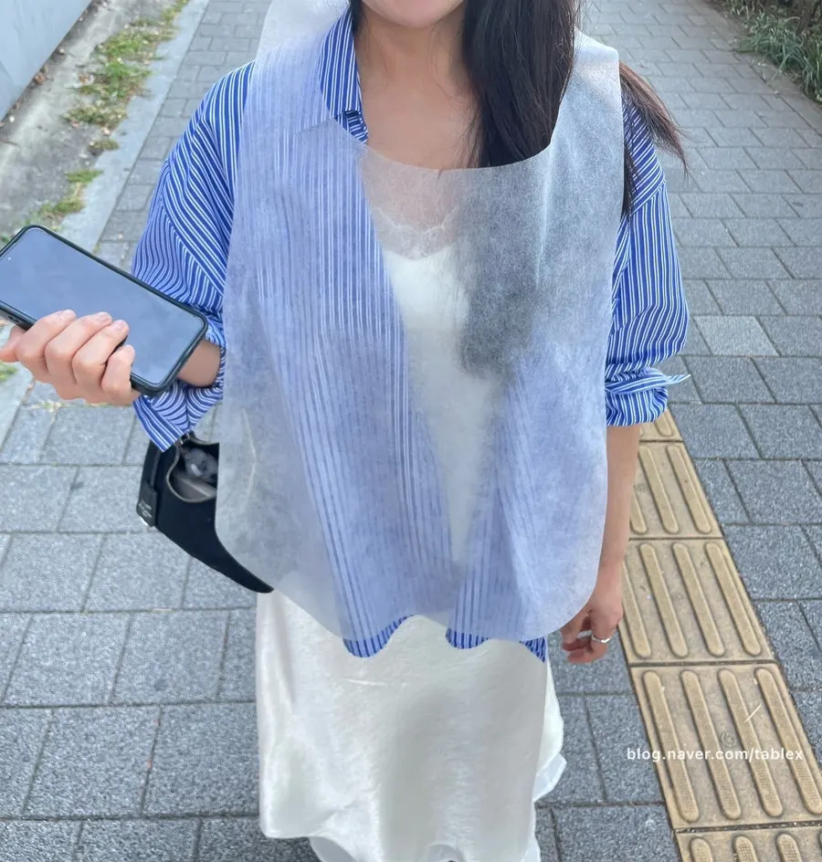 A companion leaving the restaurant wearing an apron