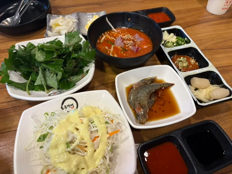Basic banchan including vegetable salad and corn