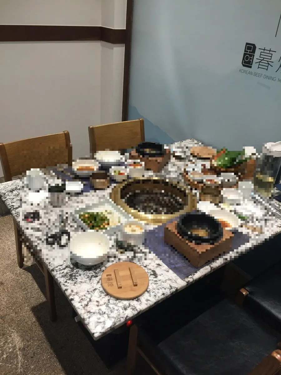 식사 후 촬영한 모연 마포본점 프라이빗 룸 내부