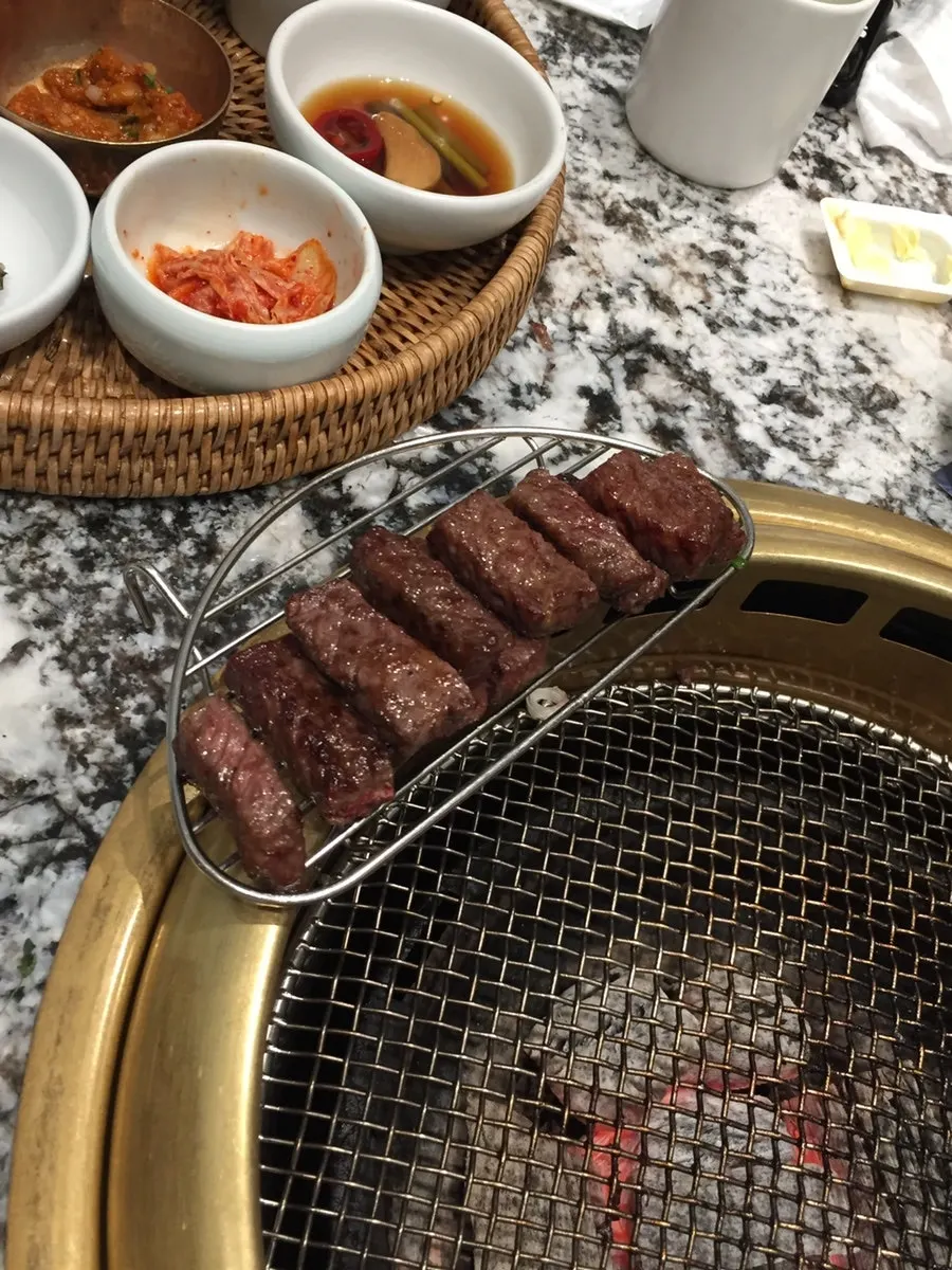 숯불에 구워지는 한우 등심