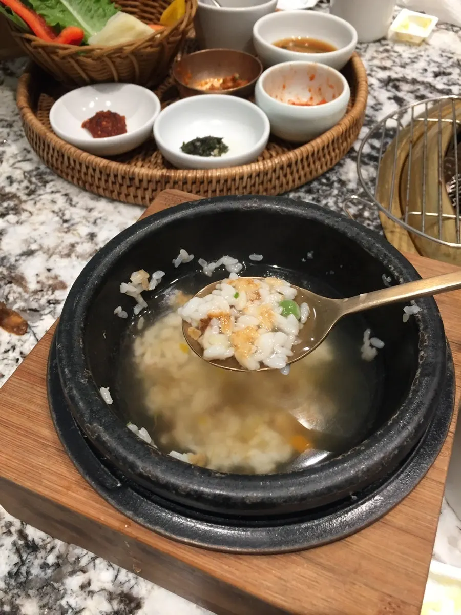 식사 마무리로 나온 솥 숭늉