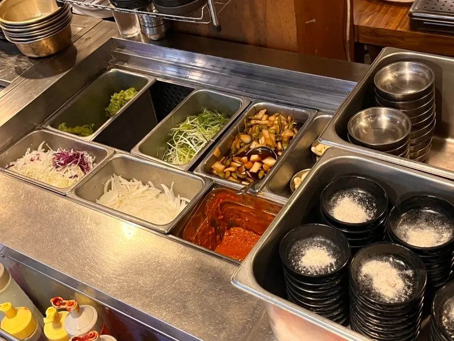 Self-service bar for side dishes