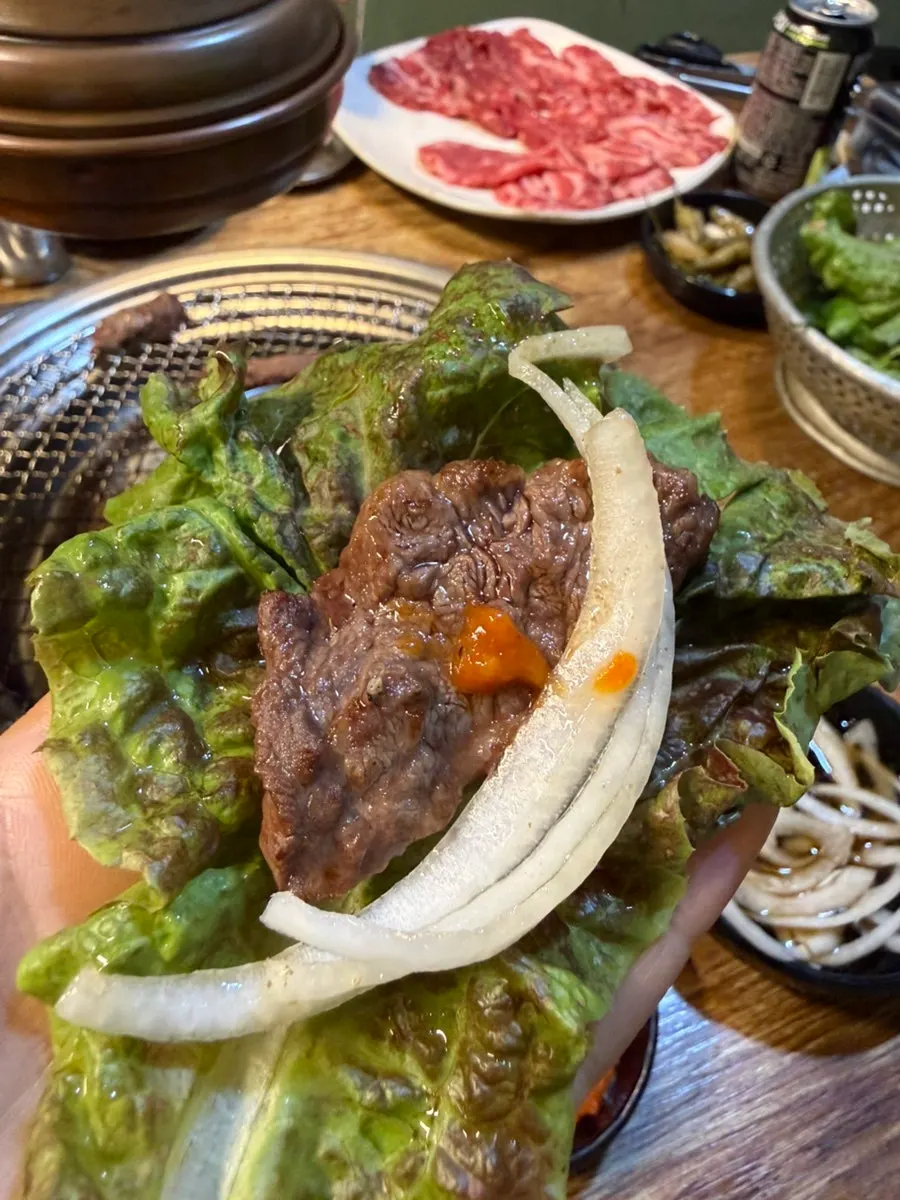 品尝皇帝牛肋条肉香的画面