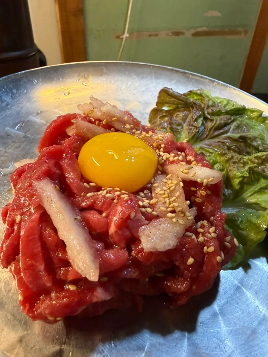 厚度适中的韩牛生拌牛肉
