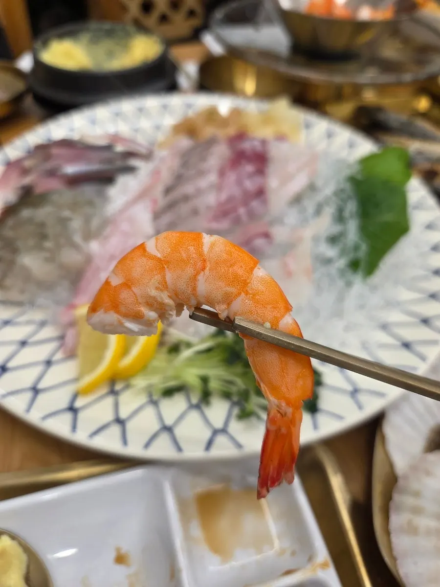 맛있게 익은 생새우 소금구이