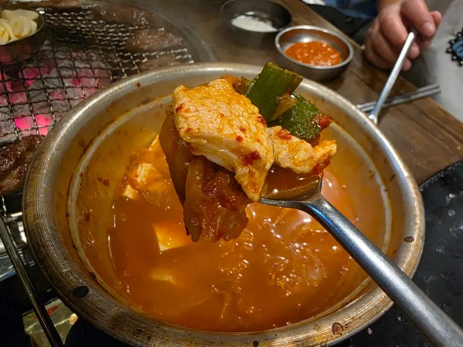 Kimchi stew with tofu and kimchi