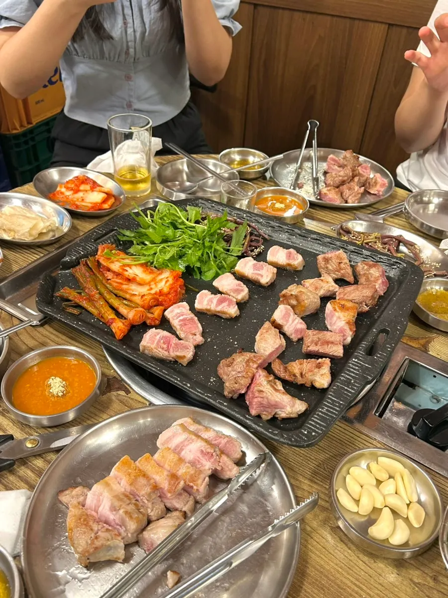 Charcoal-par-grilled whole pork belly