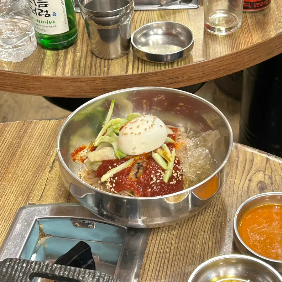 Bibim naengmyeon served with meat