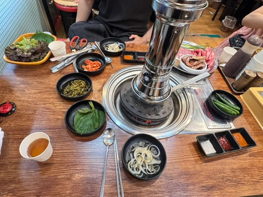 3인 세트와 밑반찬 한 상