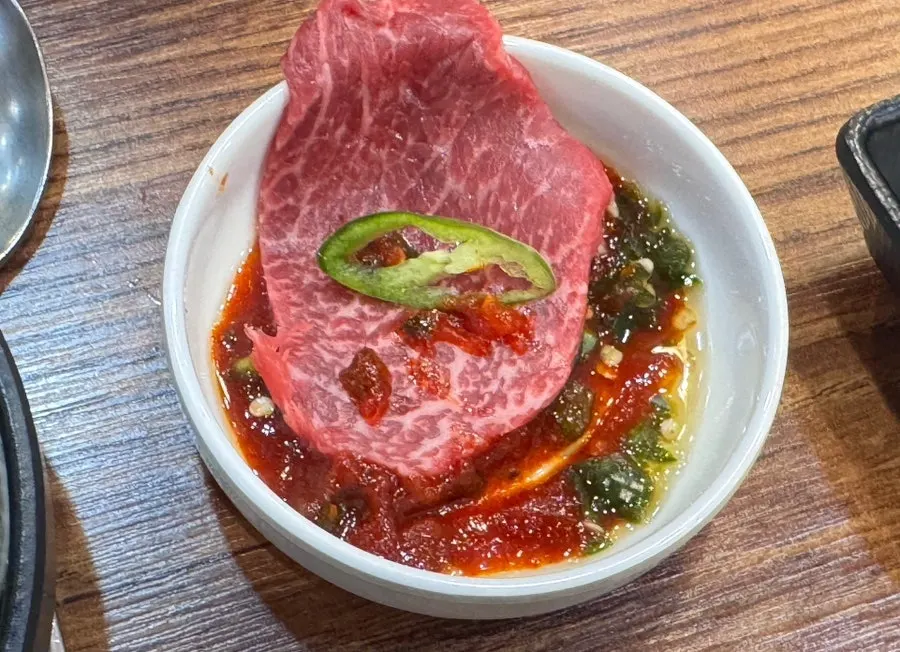 고기 세트의 육사시미 구성