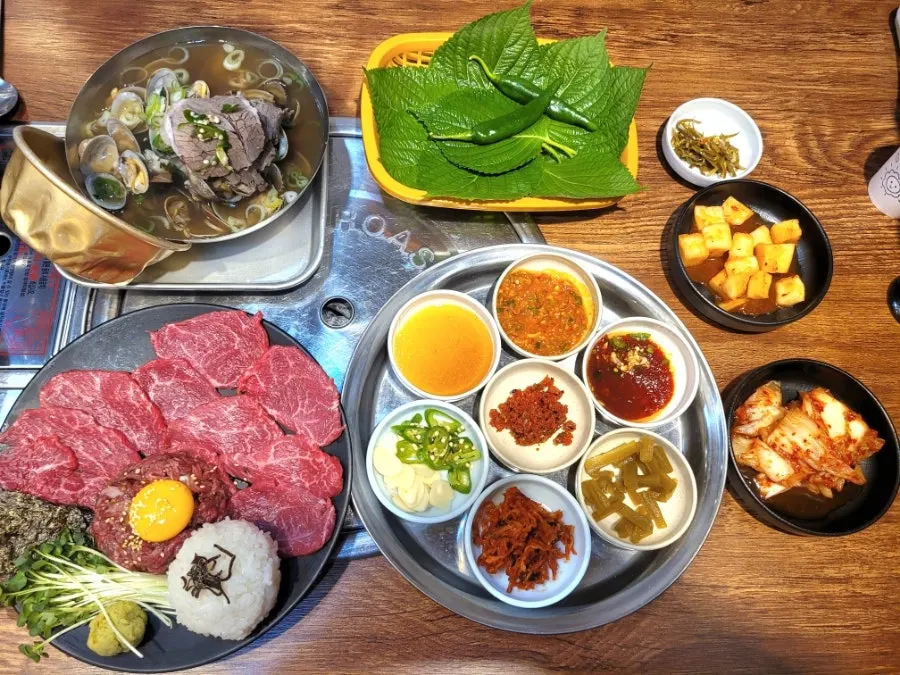 바지락이 올라간 소고기국밥