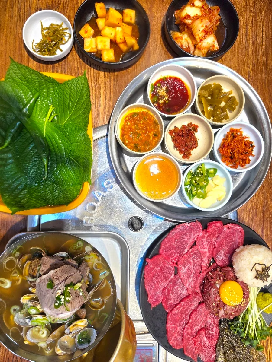 밥이 말아져 나온 바지락 소고기국밥