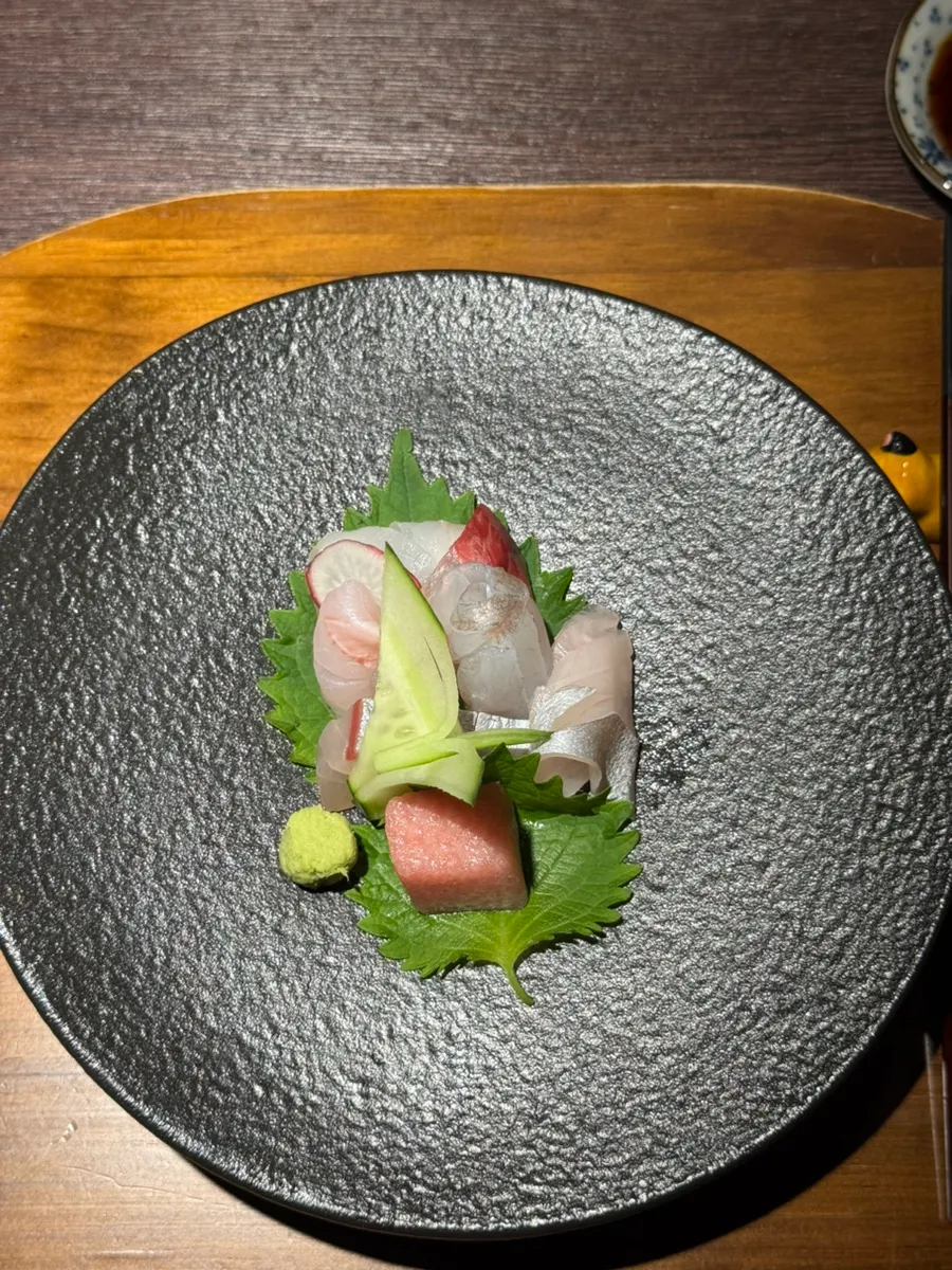 반숙성 상태로 나온 사시미 한 점