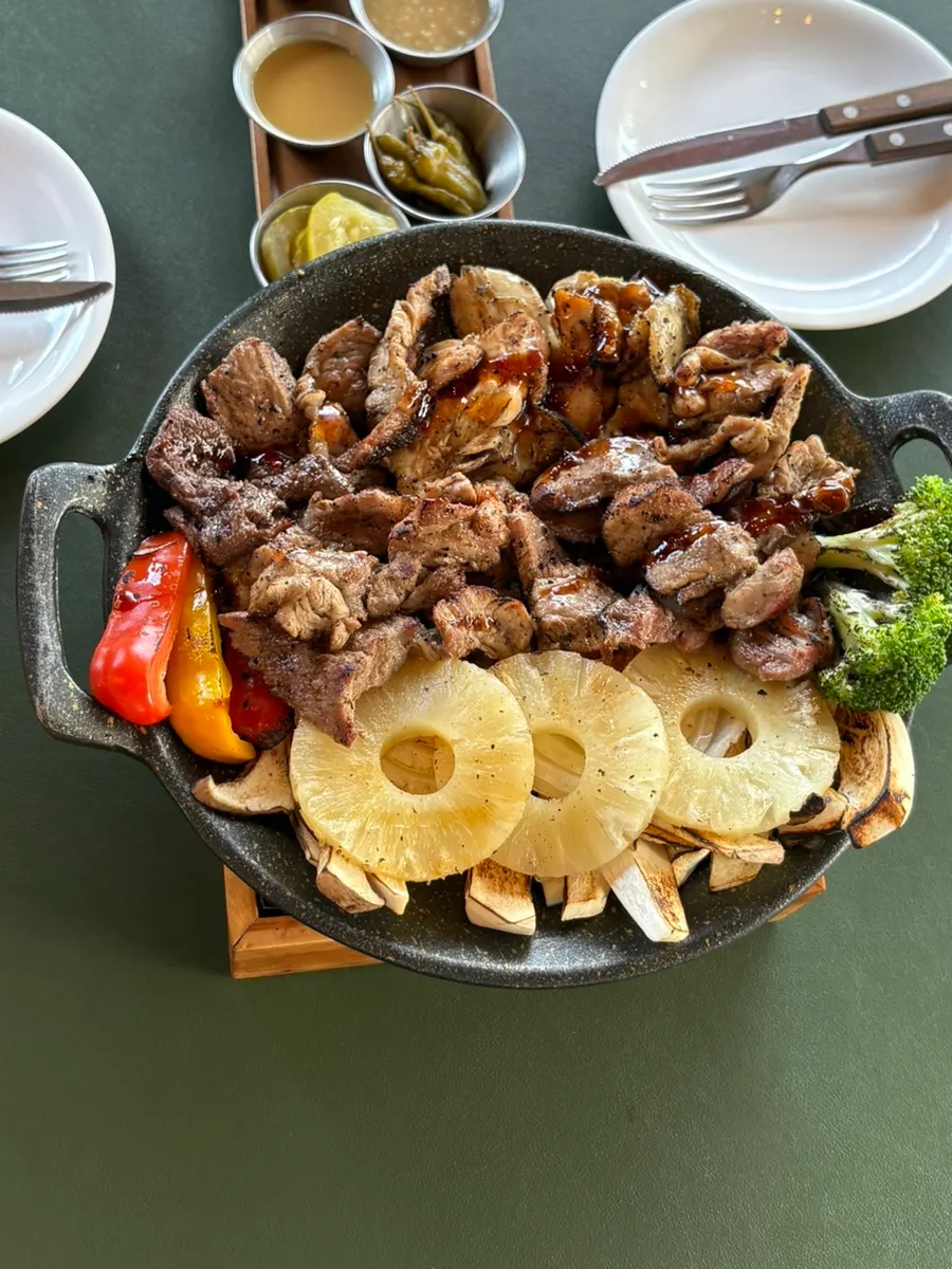 Grilled vegetables and pineapple