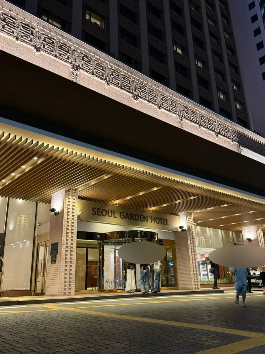 Exterior of Seoul Garden Hotel on Mapo-daero