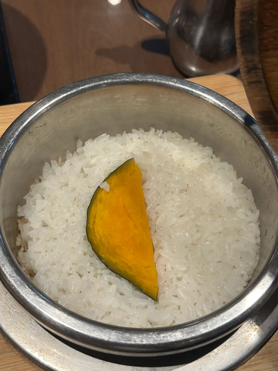 김이 올라오는 가마솥밥