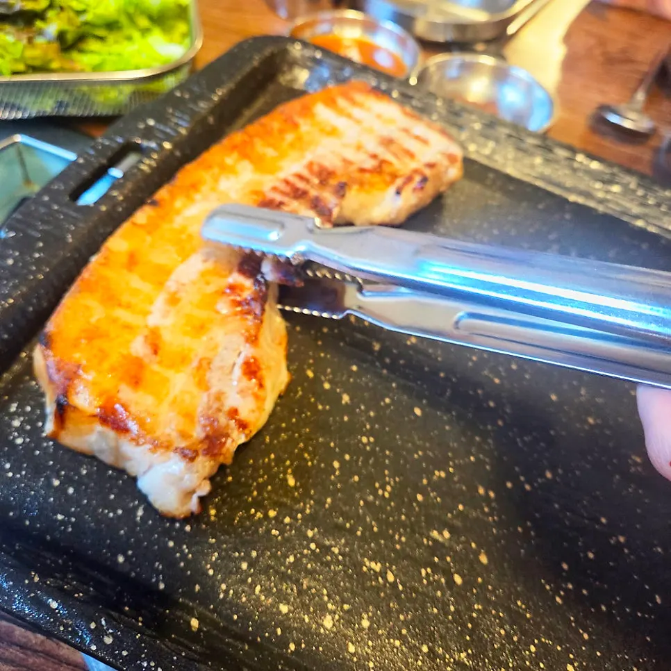 고기 전에 먼저 나온 밑반찬 상차림