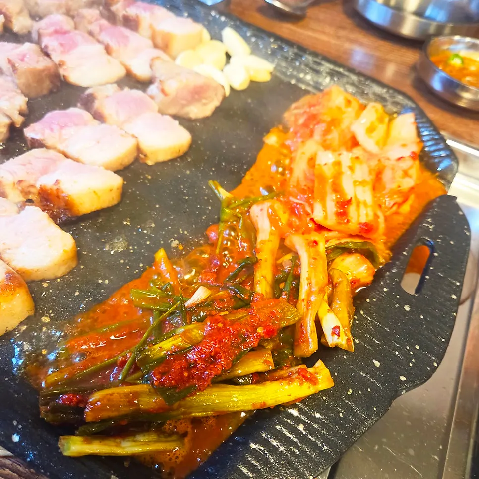 한입 크기로 잘린 통삼겹살