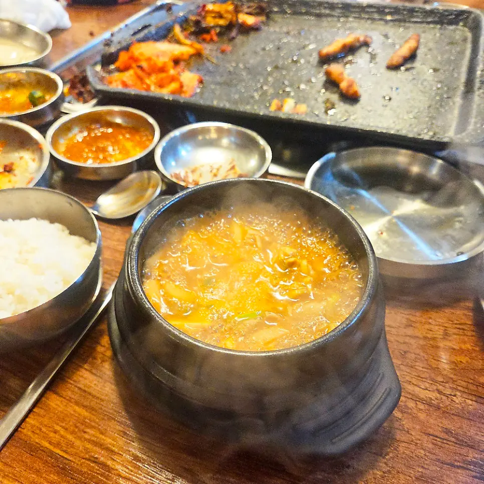 꼬들꼬들한 짜게치 면발