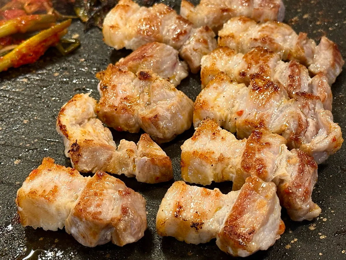 마포구이마당 북가좌점 불판 위 냉동삼겹살