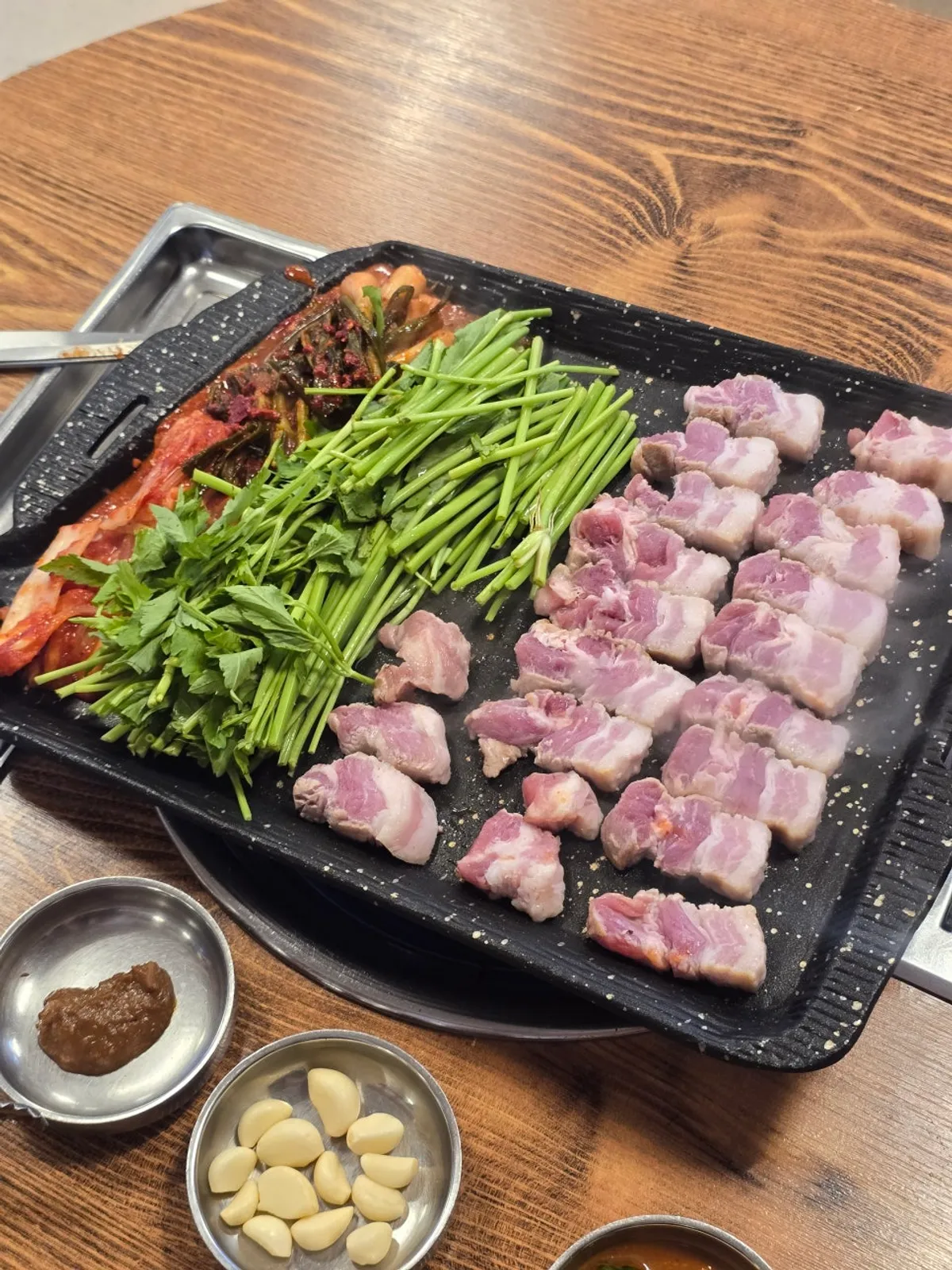 Whole pork belly table setting at Mapo Guimadang DMC