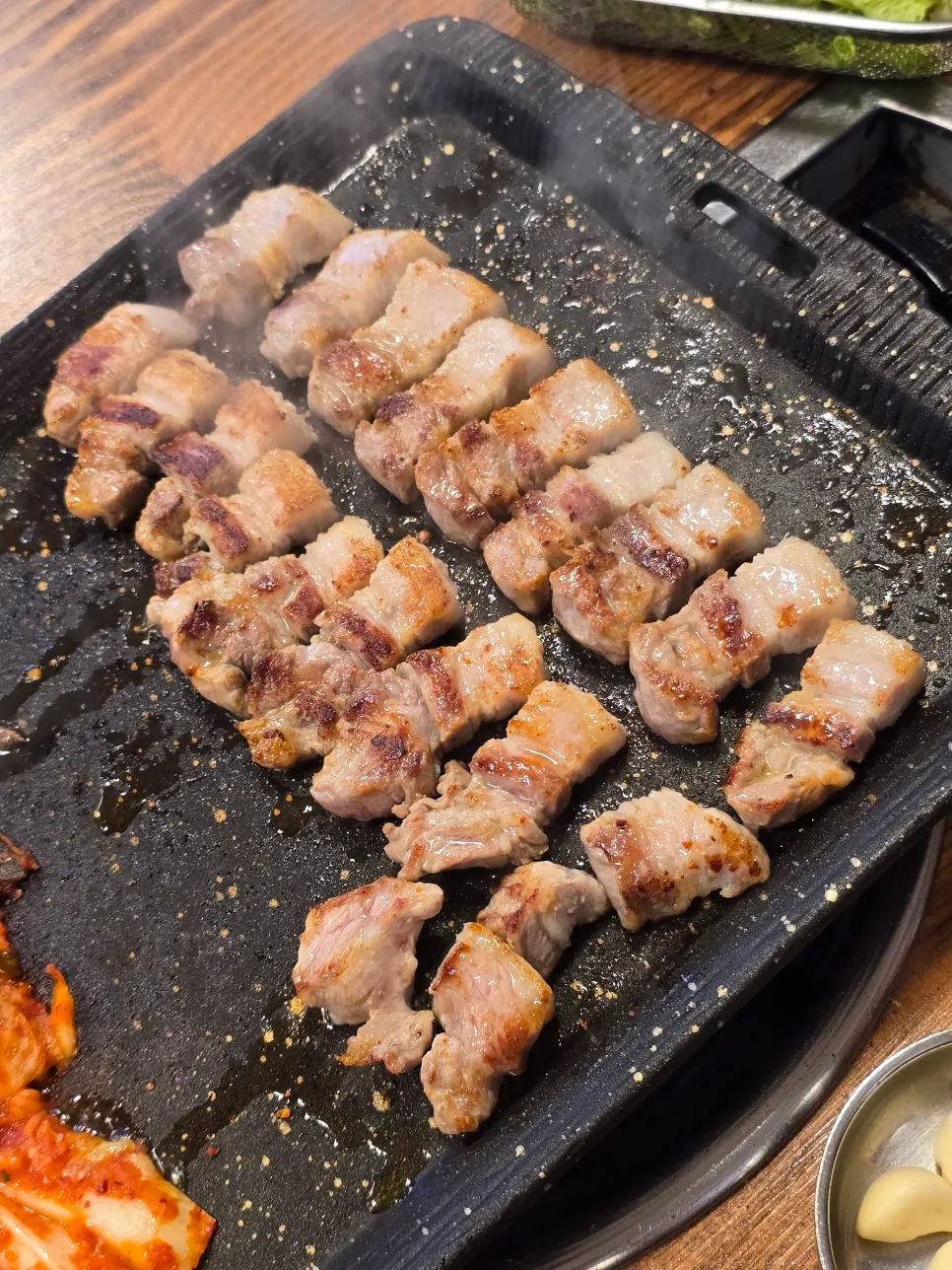BBQ restaurant scene in the Jeungsanseo-gil alley