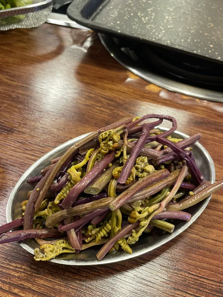 직접 담근 파김치와 백김치