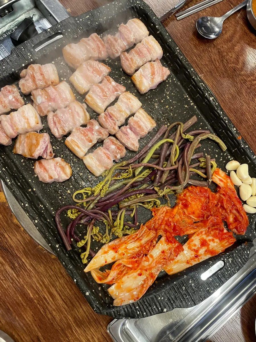 숯불향 올라오는 통삼겹살