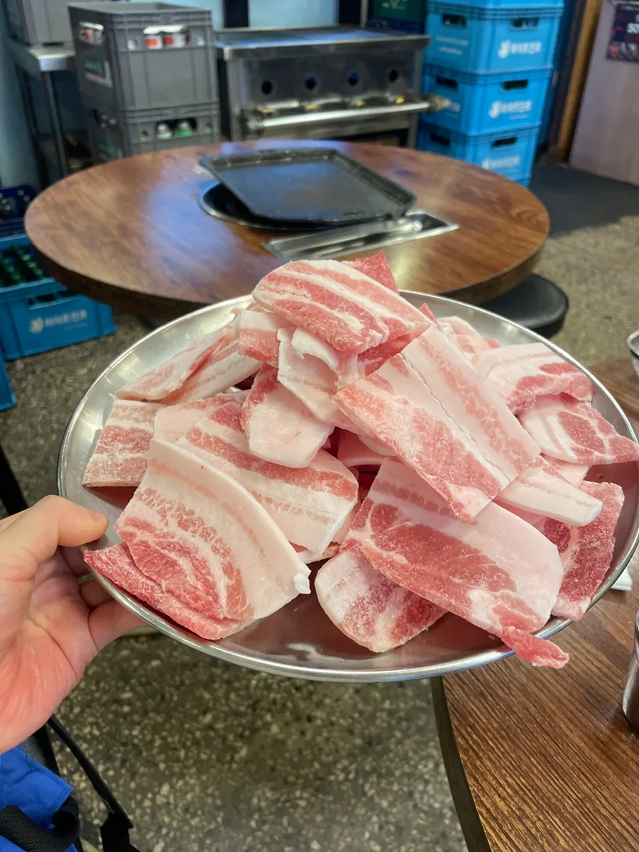 완성된 통삼겹살 한 점