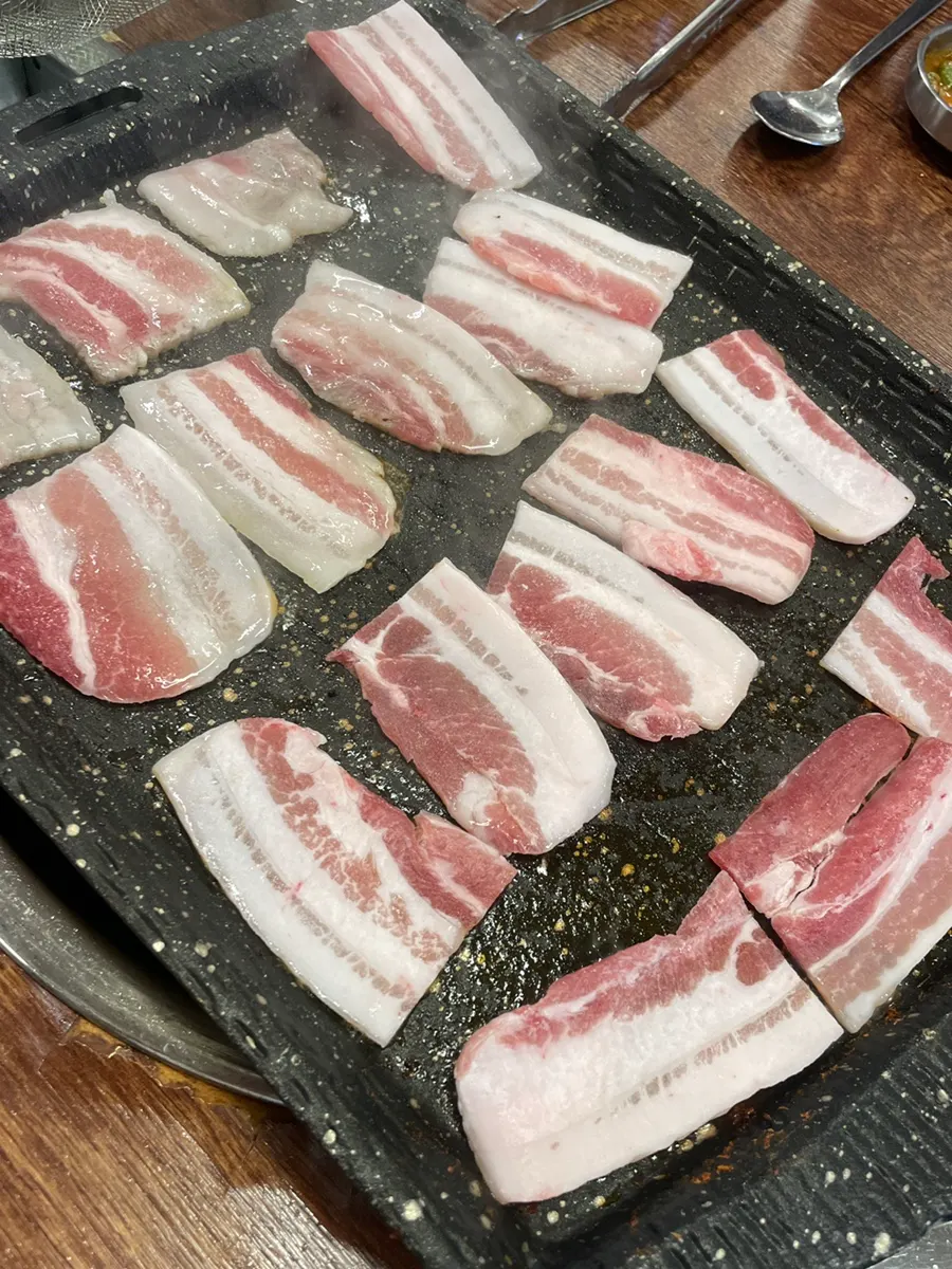냉동 삼겹살 200g 접시