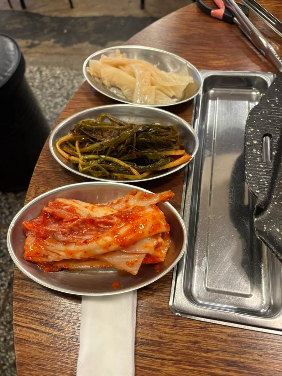 파김치와 백김치 등 김치 밑반찬