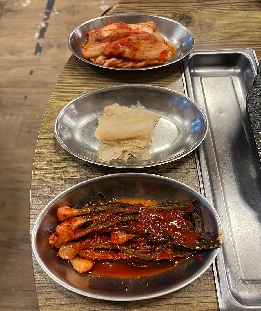 Basic side dish spread with three kinds of kimchi at Mapo Gui Madang