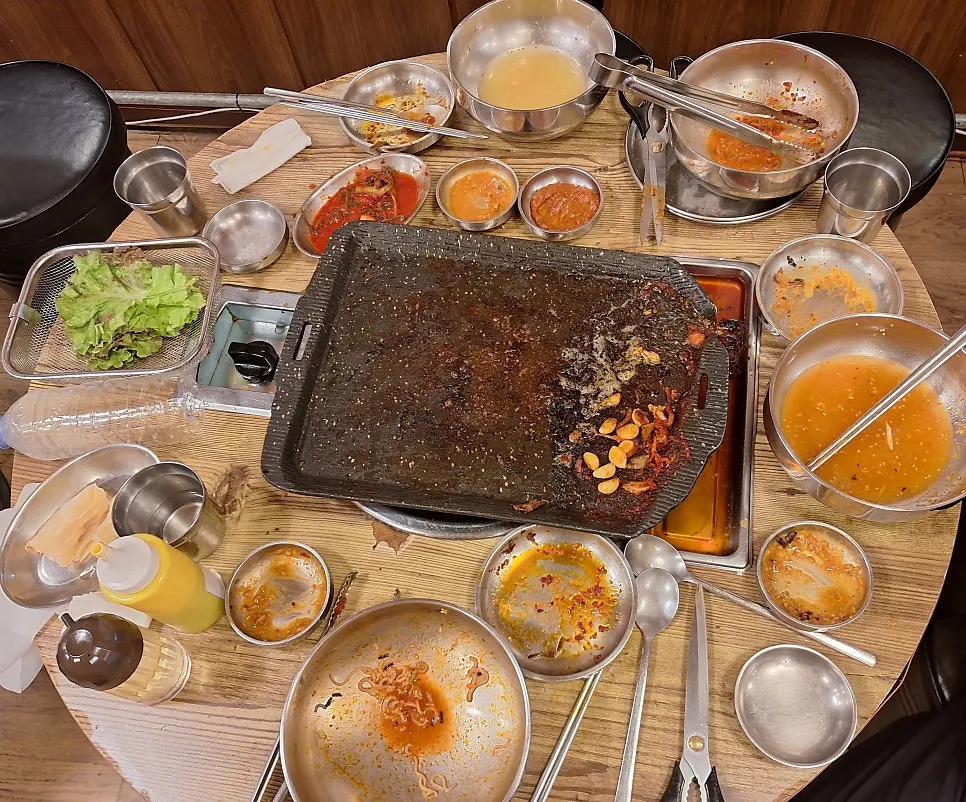 거의 다 비운 테이블
