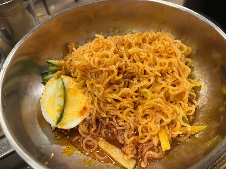Bibim-myeon ordered to finish the meal