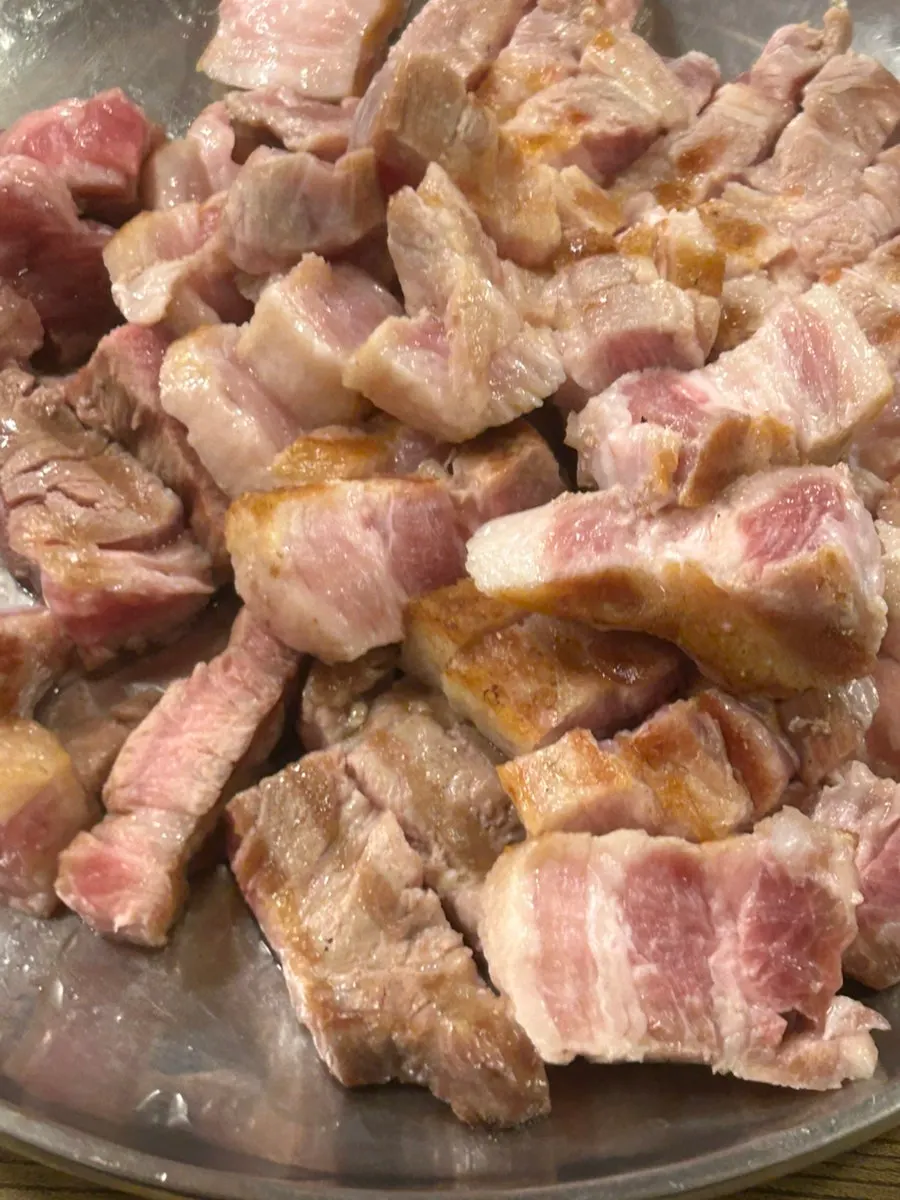 Thickly sliced pre-grilled whole pork belly