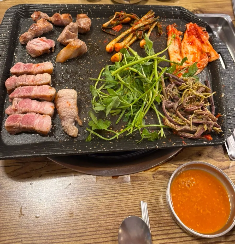 Two servings of charcoal pre-charred whole pork belly, 200g