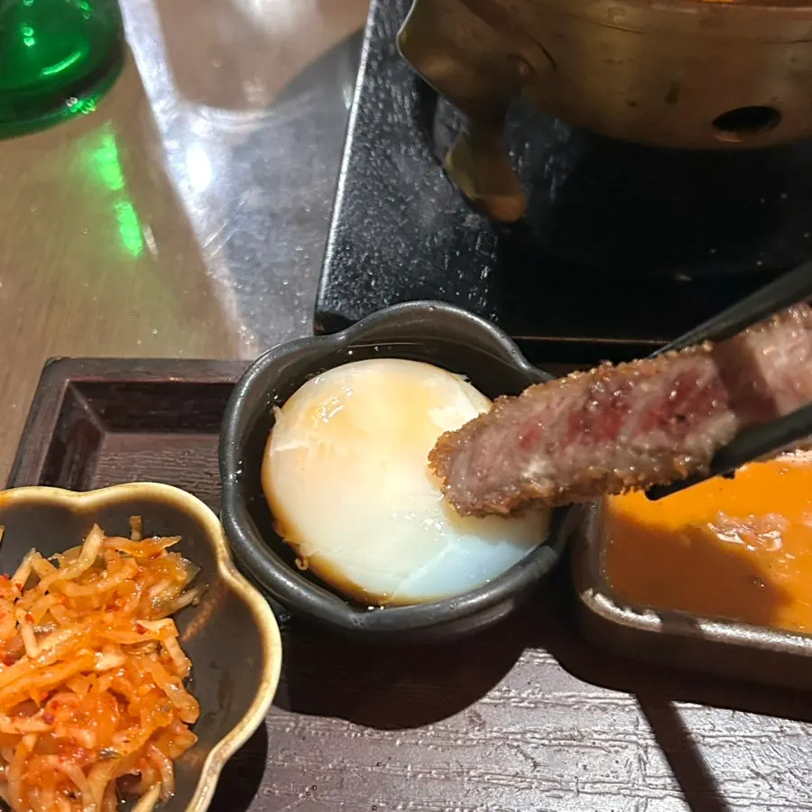 규카츠와 카츠 소스 곁들임