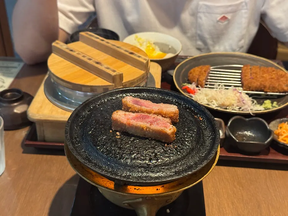 Gyukatsu eaten together with pot rice