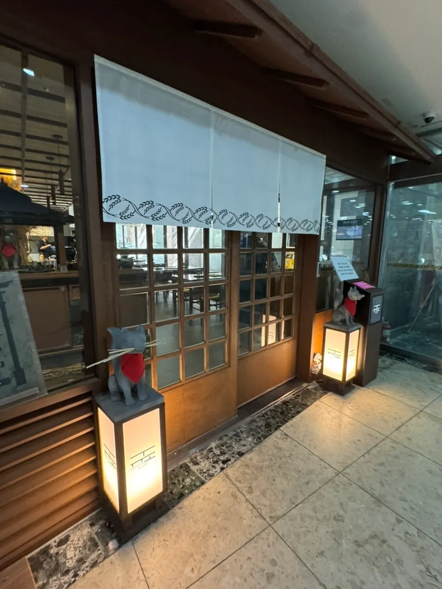 Directions to the Obelisk shopping arcade basement level 1