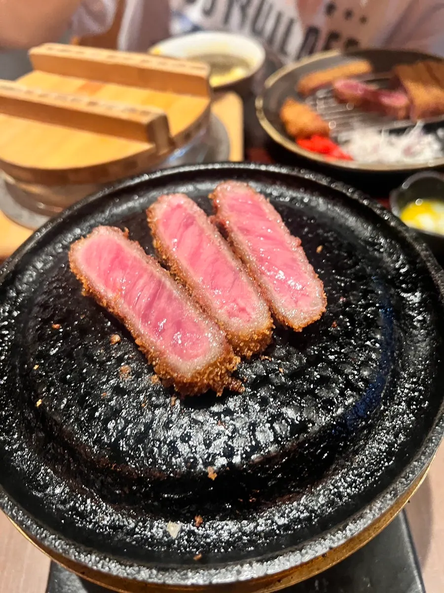 식사를 마친 규카츠 정식 한 상