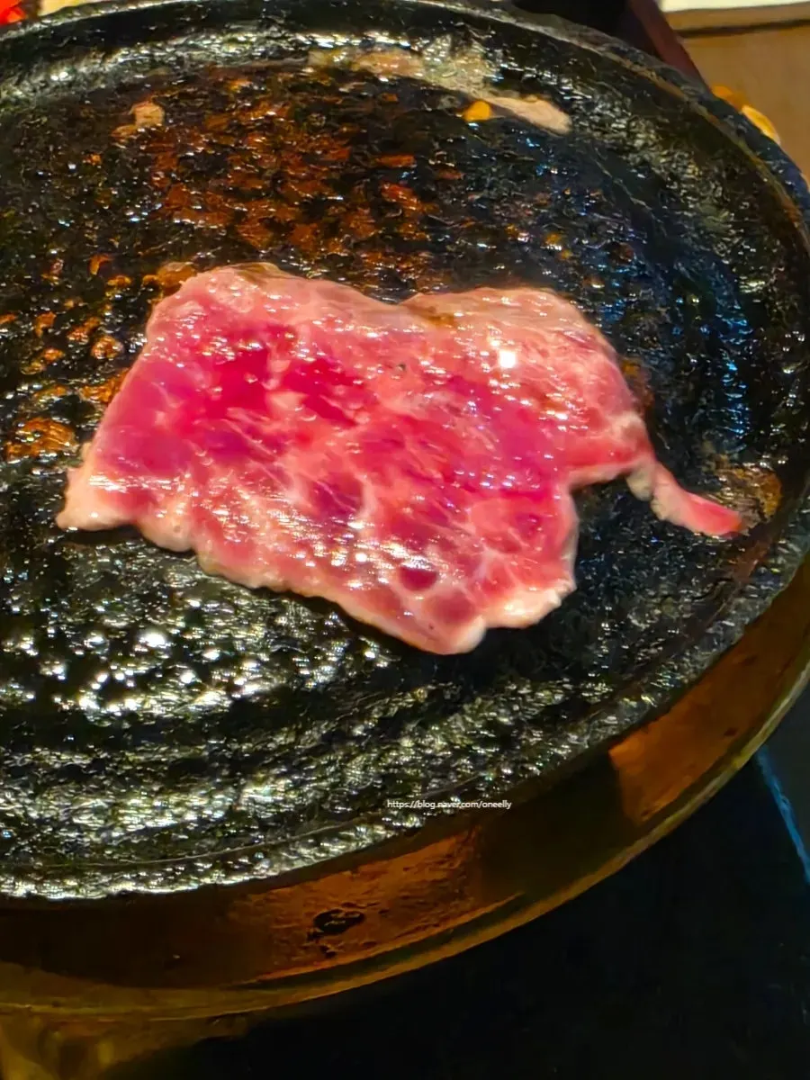 Nurungbap made by pouring tonkotsu broth over rice