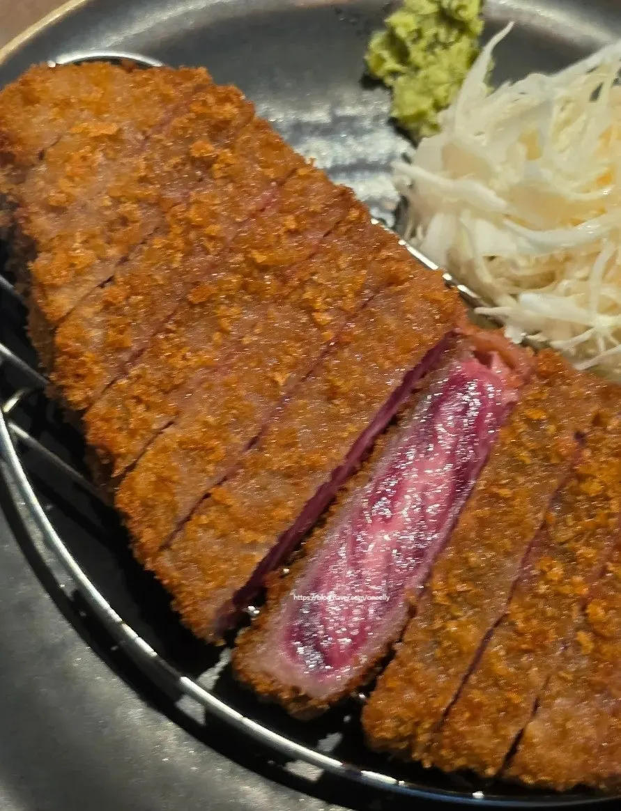 Gyukatsu piece grilling on the mini stone plate
