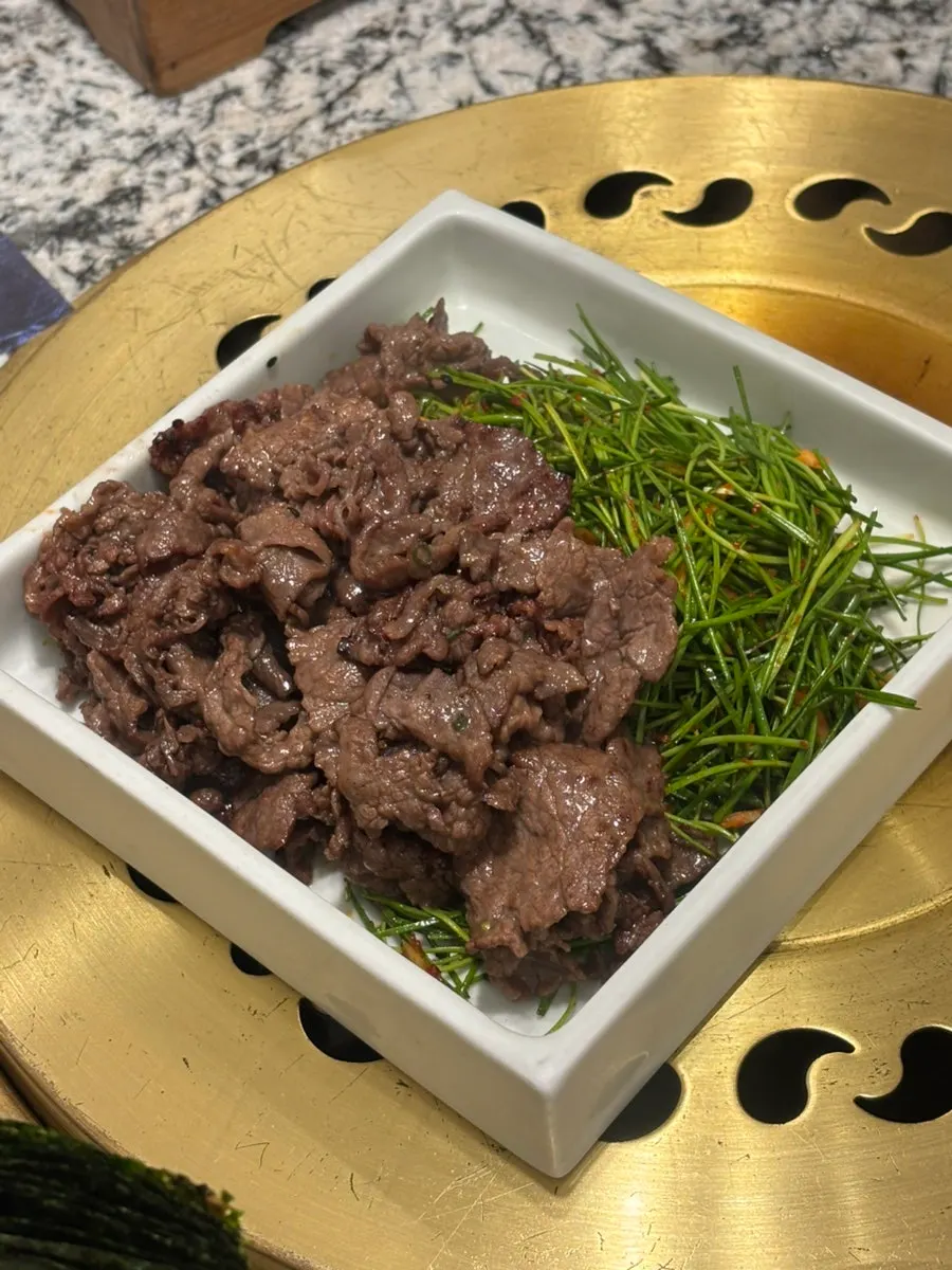 Charcoal-grilled hanwoo with light, not overpowering seasoning